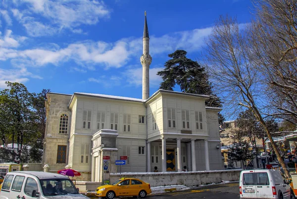 Istambul, Turquia, 26 de janeiro de 2010: Hamid-i Evvel Mesquita, Cinaral — Fotografia de Stock