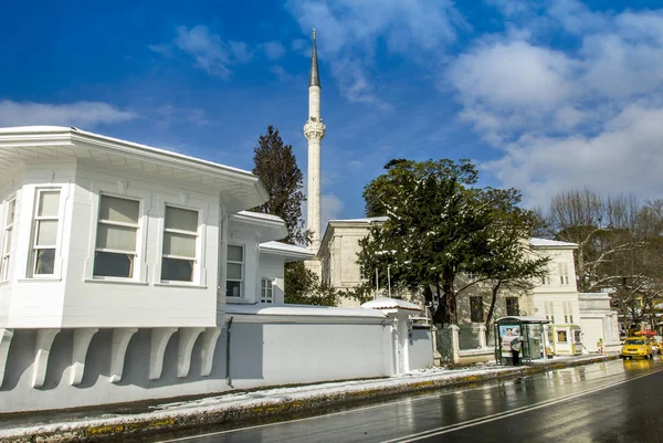 Istambul, Turquia, 26 de janeiro de 2010: Serifler Mansion e Hamid-i — Fotografia de Stock