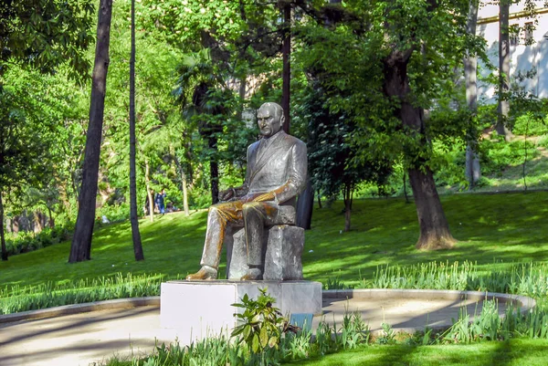 Istanbul, Turkiet, 30 April 2008: staty av Mustafa Kemal Ataturk — Stockfoto