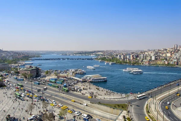 Istanbul, Türkiye, 25 Nisan 2006: Haliç, Eminönü — Stok fotoğraf