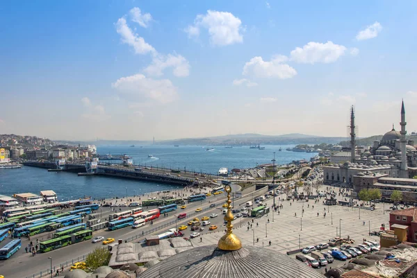 Istanbul, 25 aprile 2006: Ponte di Galata, Eminonu — Foto Stock