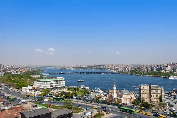 Istambul, Turquia, 25 de abril de 2006: Unkapani Bridge, Eminonu — Fotografia de Stock