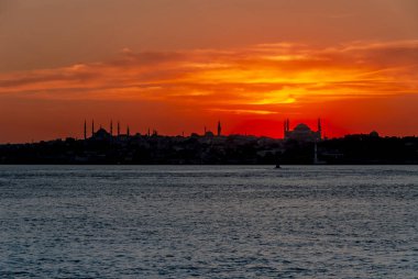 İstanbul, Türkiye, 06 Temmuz 2006: Kadıköy'de gün batımı  