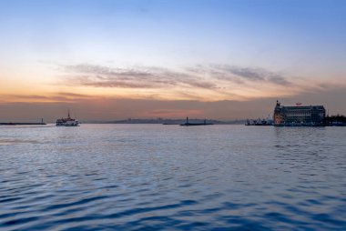 İstanbul, Türkiye, 14 Nisan 2007: Şehir hatları feribot ve Haydarpaşa