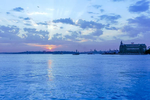 Istanbul, Turecko, 10. červen 2007: Sunset v Kadikoy — Stock fotografie