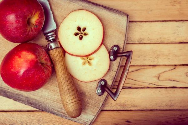 Apples Rustic Chopping Board — Stock Photo, Image