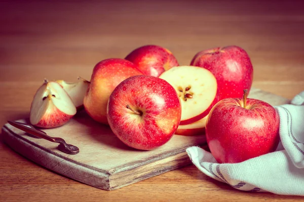 Rosy Red Apples Rustic Chopping Board Ready Baking — Stock Photo, Image