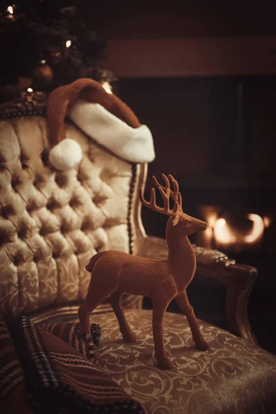 Navidad Rugiendo Fuego Leña Con Renos Sombrero Santa —  Fotos de Stock