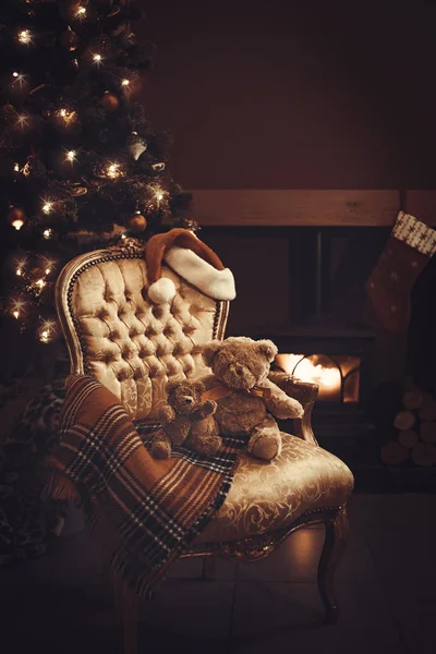 Feestelijke Kerstavond Door Een Brullende Open Haard — Stockfoto