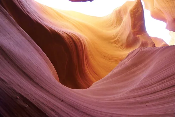 Antilop Kanyonu, kırmızı ve sarı kum taşı