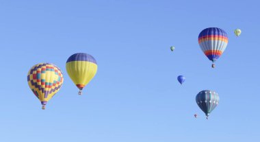 Albuquerque balon Festivali içinde yüzen renkli sıcak hava balonları
