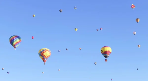 Färgglada Luftballonger Svävande Albuquerque Ballong Festival Royaltyfria Stockbilder