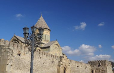 Görünümü kompleks Svetitskhoveli Katedrali, Mtsheta, Georgia. Eski Ortodoks Katedrali görünümü.