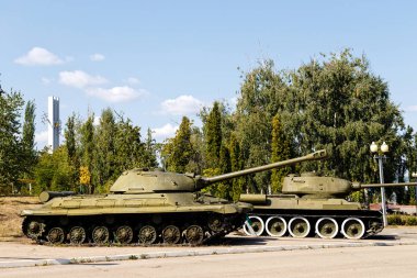 Rusya, Saratov - 27 Ağustos 2017: tanklar. Zafer Parkı Büyük Vatanseverlik Savaşı zaferle 30th yıldönümü onuruna 1975 yılında kurulmuştur.