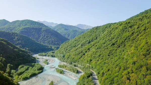 Rio Teberda Nas Montanhas Cáucaso Longo Dele Está Estrada Militar — Fotografia de Stock
