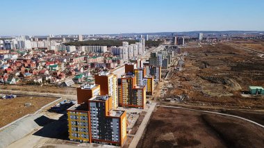 Süresi boyunca yeni ve yapım aşamasında evler, Akademicheskiy bölge. Ekaterinburg, Rusya Federasyonu  