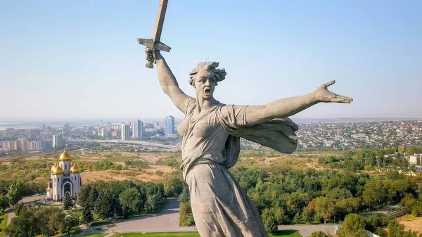 俄罗斯 伏尔加格勒 2017年8月28日 雕塑祖国召唤 纪念碑组合中心 Mamayev 库尔干的斯大林格勒战役英雄合奏 — 图库照片