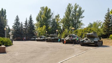 Rusya, Saratov - 27 Ağustos 2017: tanklar. Zafer Parkı Büyük Vatanseverlik Savaşı zaferle 30th yıldönümü onuruna 1975 yılında kurulmuştur.
