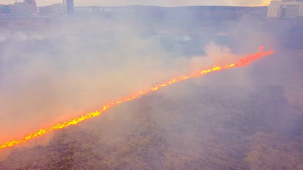 Grand Feu Herbe Sèche Brûle Beaucoup Fumée Ekaterinburg Russie Dron — Photo