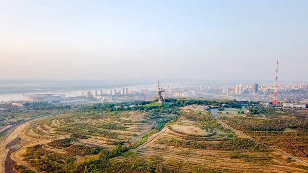 Ryssland Volgograd Augusti 2017 Skulptur Fäderneslandet Samtal Sammansättning Mitten Hjältar — Stockfoto