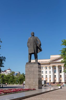 Rusya, Tyumen - 15 Temmuz 2018: Tümen merkezi kare Lenin anıt