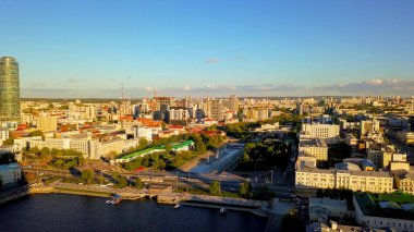 Merkez göl ve Plotinka 'nın seti. Dron 'dan Rusya' nın Yekaterinburg şehrinin tarihi merkezi.