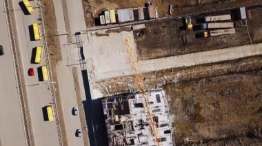 Kule vinç boom üzerinde uçan. Ekaterinburg, Rusya Federasyonu. Video. UltraHD (4k)