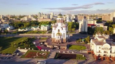 Kan arazi Rusya, Rusya, Ekaterinburg All Saints adına kilise. Video. UltraHD (4k)