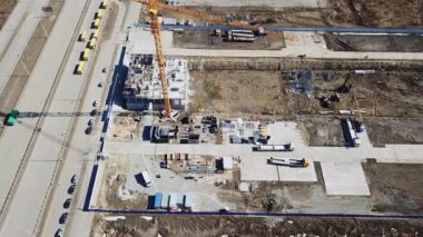 İnşaat Vinç ve yeni evlerin. Academichesky, Ekaterinburg Rusya. Video. UltraHD (4k)