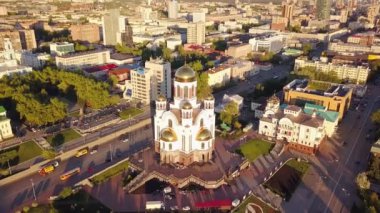 Kan arazi Rusya, Rusya, Ekaterinburg All Saints adına kilise. Video. UltraHD (4k)