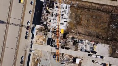 Kule vinç boom üzerinde uçan. Ekaterinburg, Rusya Federasyonu. Video. UltraHD (4k)