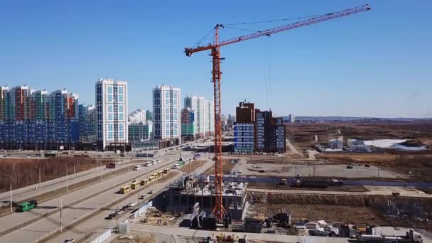 Guindaste Torre Construção Seguida Panorama Para Bairro Academichesky Ekaterinburg Rússia — Vídeo de Stock