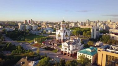 Kan arazi Rusya, Rusya, Ekaterinburg All Saints adına kilise. Video. UltraHD (4k)