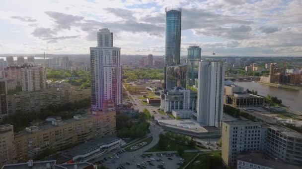 俄罗斯 叶卡捷琳堡 2018年6月7日 在叶卡捷琳堡市中心的区域政府和摩天大楼的建设 超高清 — 图库视频影像