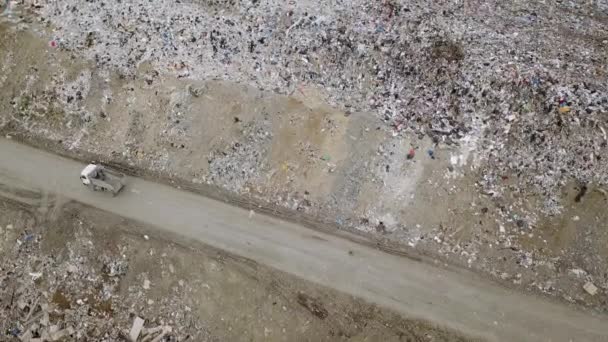 Décharge à proximité de la ville d'Ekaterinbourg, Russie. Vidéo. UltraHD (4K)