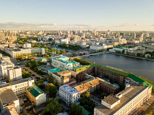 Zentrum Der Stadt Damm Teich Und Plotinka Luftaufnahme Drohne Yekaterinburg — Stockfoto