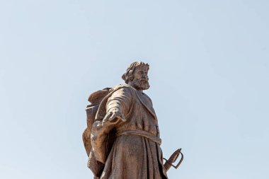 Rusya, Ishim - 21 Temmuz 2018: Anıt Ishim şehrin kurucusu. Kazak Ivan Korkin