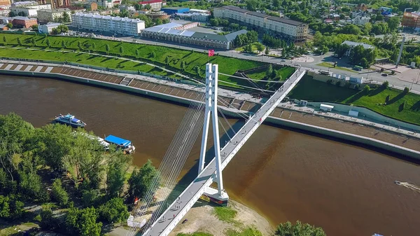 Város Tyumen Töltésén Folyó Tura Híd Szerelmesek Oroszország Orosz Szöveg — Stock Fotó