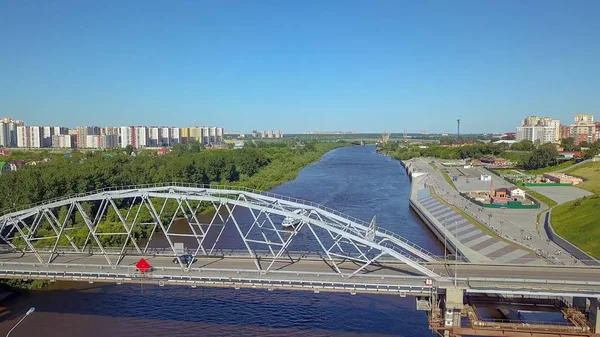 Oroszország Tyumen 2018 Július Öröm Hajó Jön Chelyuskintsev Személygépkocsi Híd — Stock Fotó