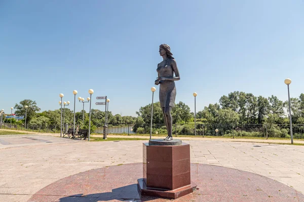 Russia Ishim July 2018 Sculpture Girl Bank Ishim River — Stock Photo, Image