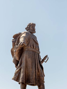 Rusya, Ishim - 21 Temmuz 2018: Anıt Ishim şehrin kurucusu. Kazak Ivan Korkin