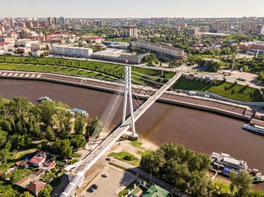 Tyumen şehir, Aşıklar Köprüsü nehir Tura çıkabilir. Rusya. Hava fotoğrafçılığı