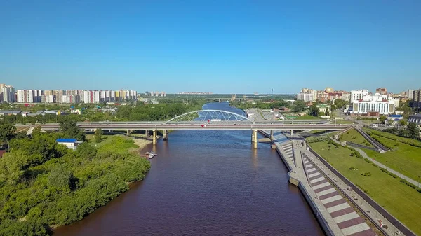 Місто Тюмень Набережна Річки Туром Челюскінців Автомобільний Мостовий Перехід Росія — стокове фото