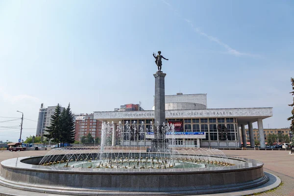 Russie Krasnoïarsk Juillet 2018 Fontaines Sur Place Théâtre Opéra National — Photo