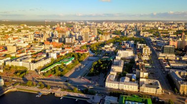 Merkez göl ve Plotinka 'nın seti. Dron 'dan Rusya' nın Yekaterinburg şehrinin tarihi merkezi.