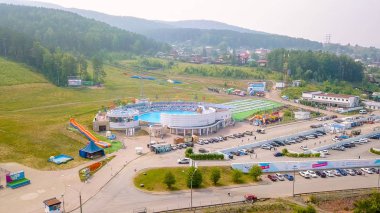Rusya, Krasnoyarsk - 23 Temmuz 2018: Funpark Bobrovy oturumu tüm sezon spor ve Entretainment Park, Dron  