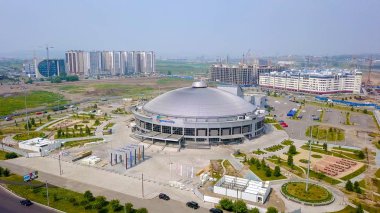Rusya, Krasnoyarsk - 23 Temmuz 2018: Spor tesisi. Arena-Kuzey (Arena çok fonksiyonlu kompleks Sever), Dron üzerinden  