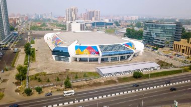 Rusya, Krasnoyarsk - 23 Temmuz 2018: Spor tesisi. Dron gelen Ice Arena kristal (Crystal Ice Arena),  