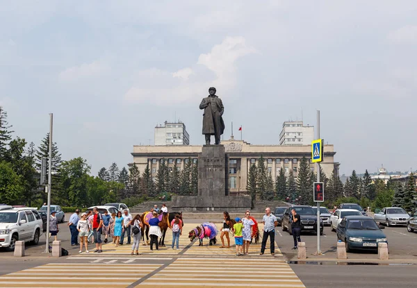 Rússia Krasnoyarsk Julho 2018 Monumento Vladimir Lenin Praça Revolução Krasnoyarsk — Fotografia de Stock