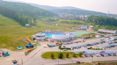 Rusya, Krasnoyarsk - 23 Temmuz 2018: Funpark Bobrovy oturumu tüm sezon spor ve Entretainment Park, Dron  